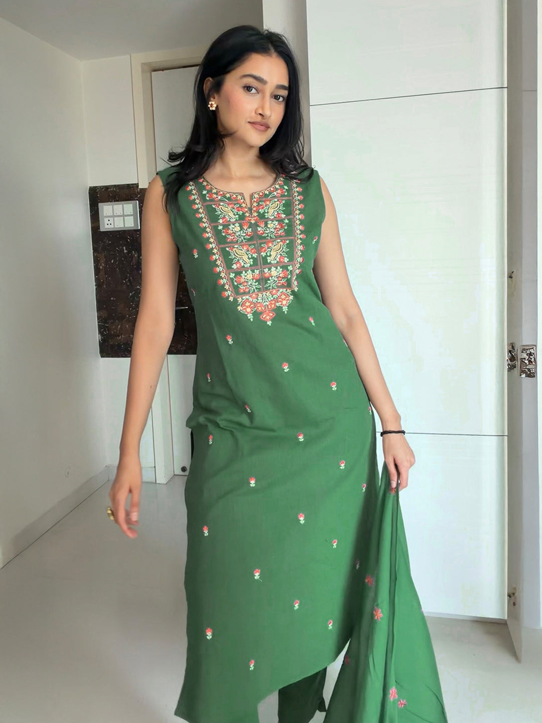 Janasya Women's Green Linen Cotton Embroidered Straight Kurta Set