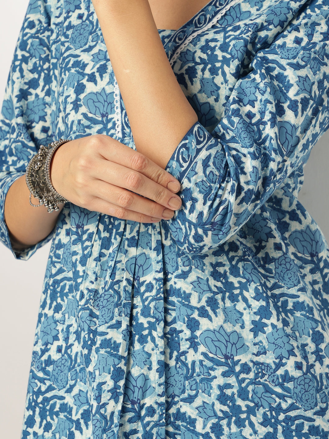 Janasya Women's Indigo Pure Cotton Floral Printed A-line Kurta Pant Set
