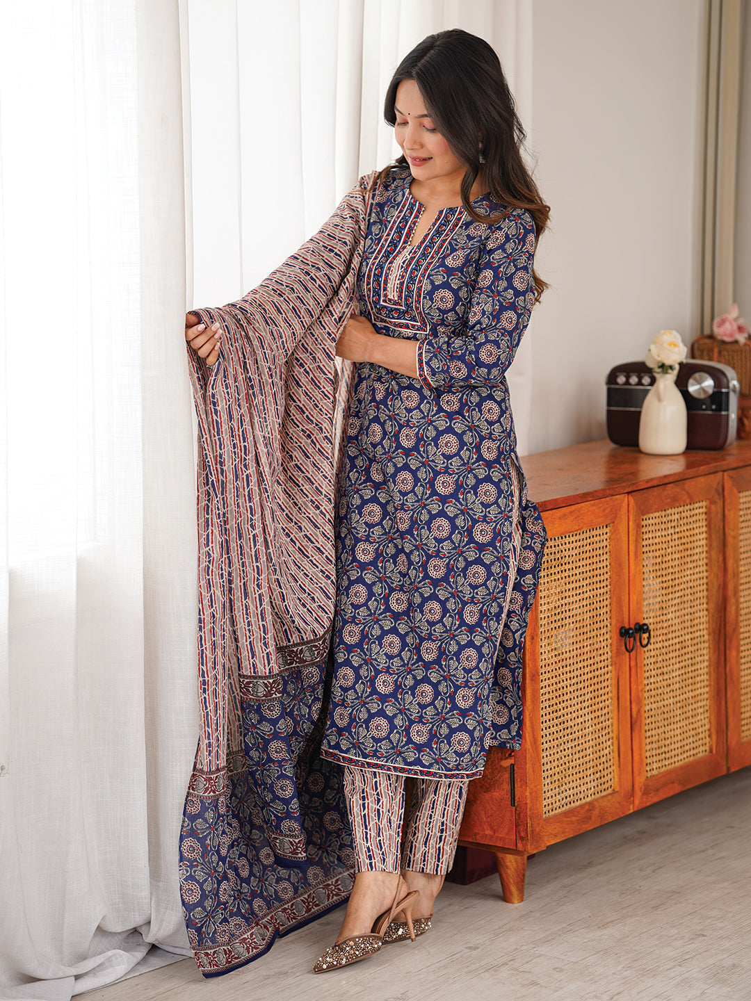 Janasya Women's Blue Pure Cotton Floral Printed Straight Kurta Set