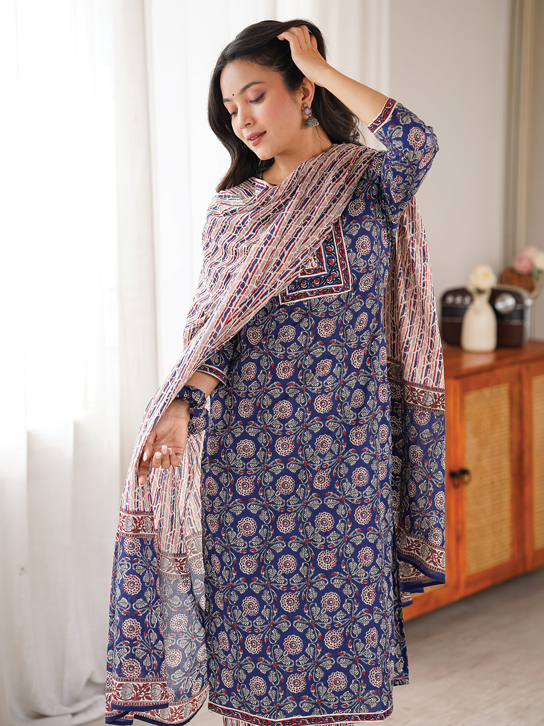 Janasya Women's Blue Pure Cotton Floral Printed Straight Kurta Set