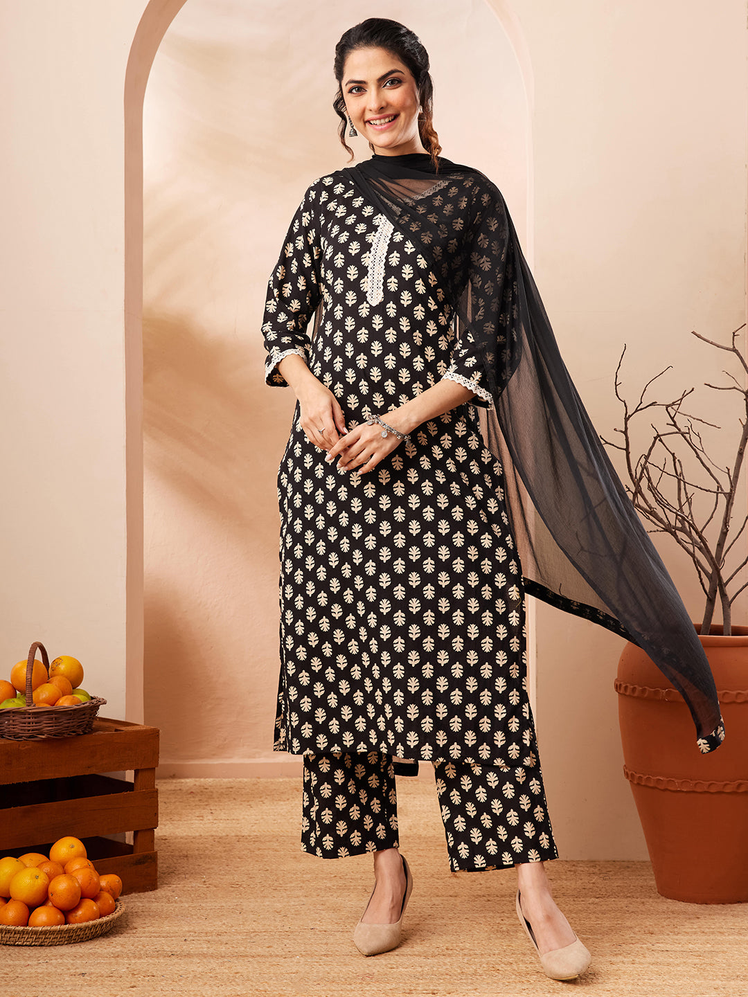 Janasya Women's Black Pure Cotton Floral Printed Straight Kurta Set