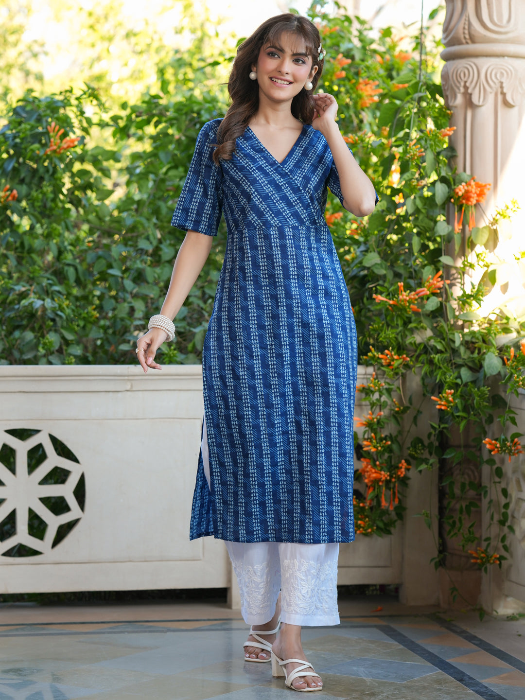 Janasya Women's Indigo Pure Cotton Geometric Printed Straight Kurta