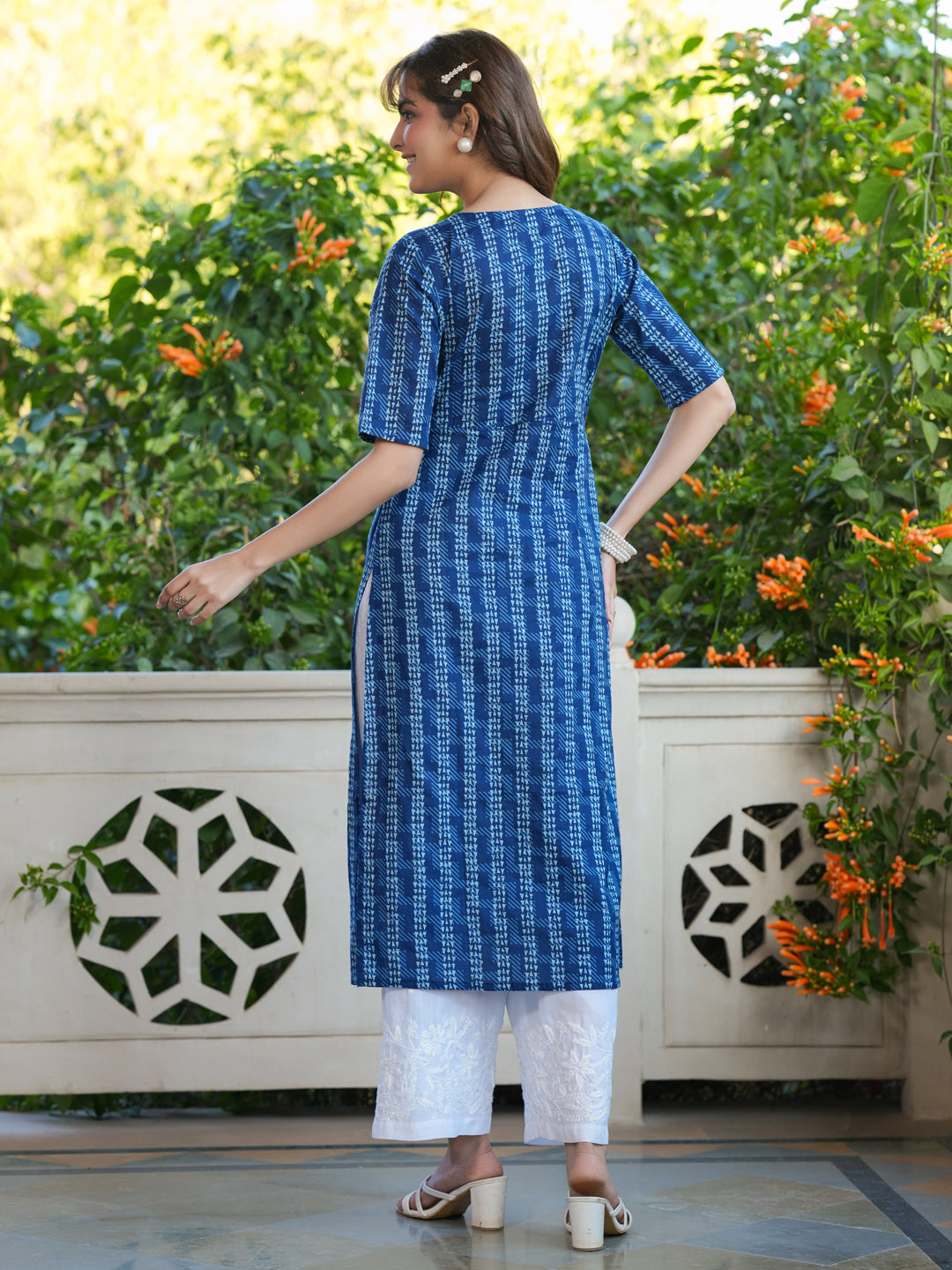Janasya Women's Indigo Pure Cotton Geometric Printed Straight Kurta