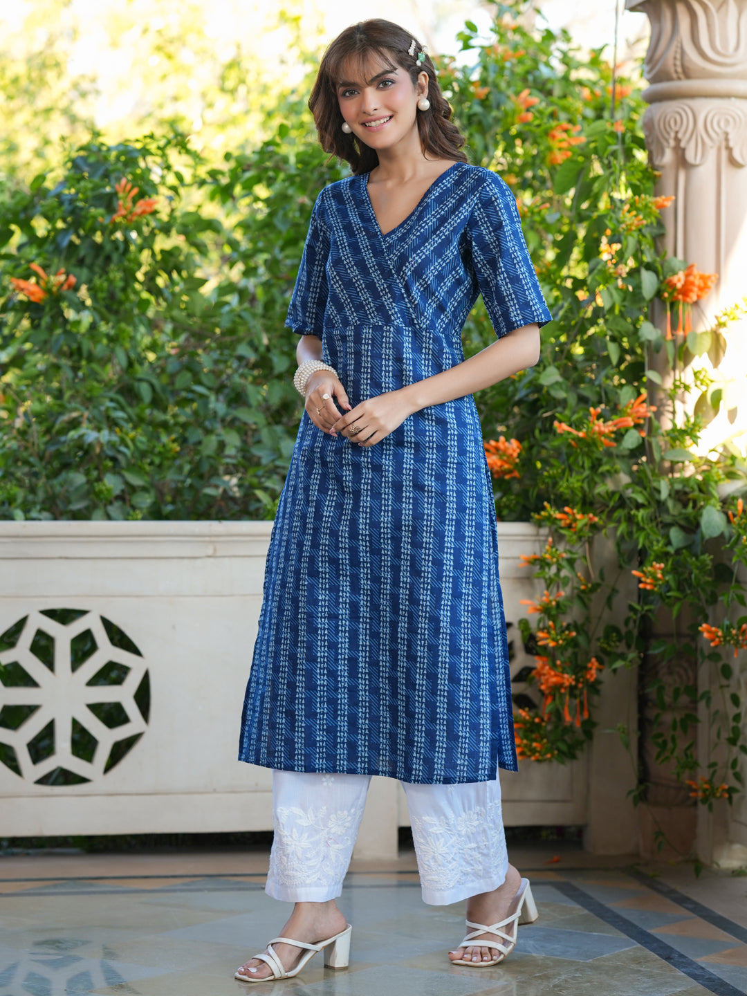 Janasya Women's Indigo Pure Cotton Geometric Printed Straight Kurta