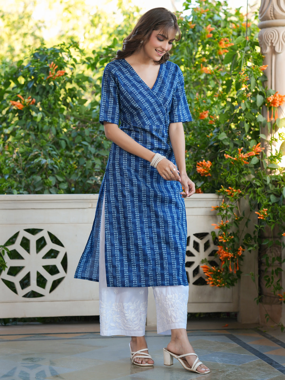 Janasya Women's Indigo Pure Cotton Geometric Printed Straight Kurta