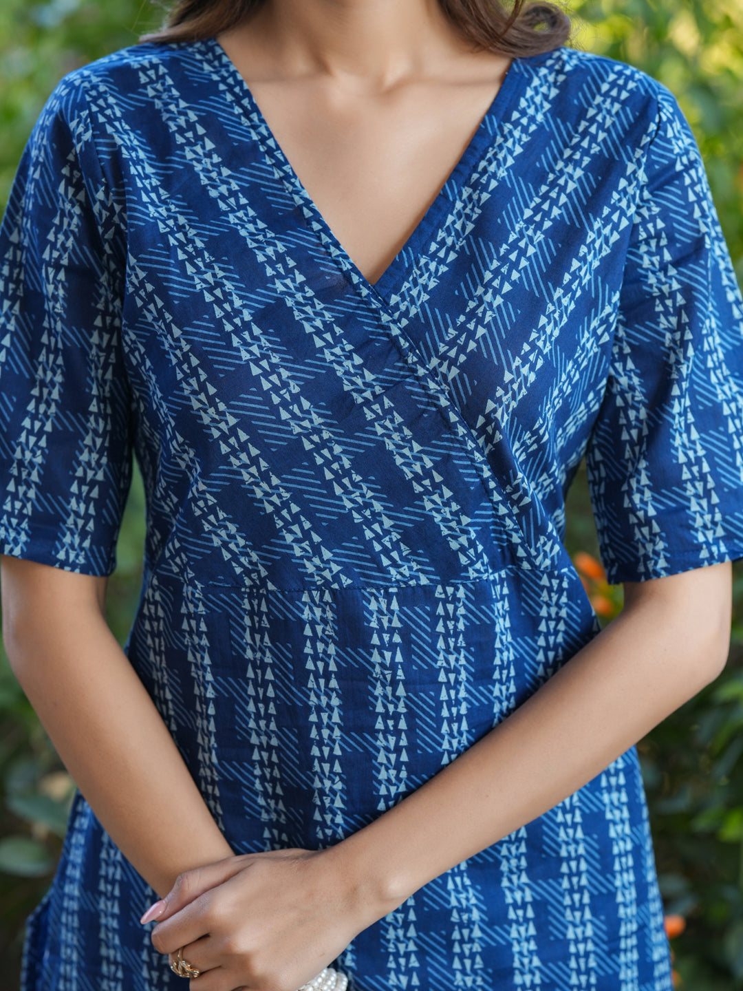 Janasya Women's Indigo Pure Cotton Geometric Printed Straight Kurta