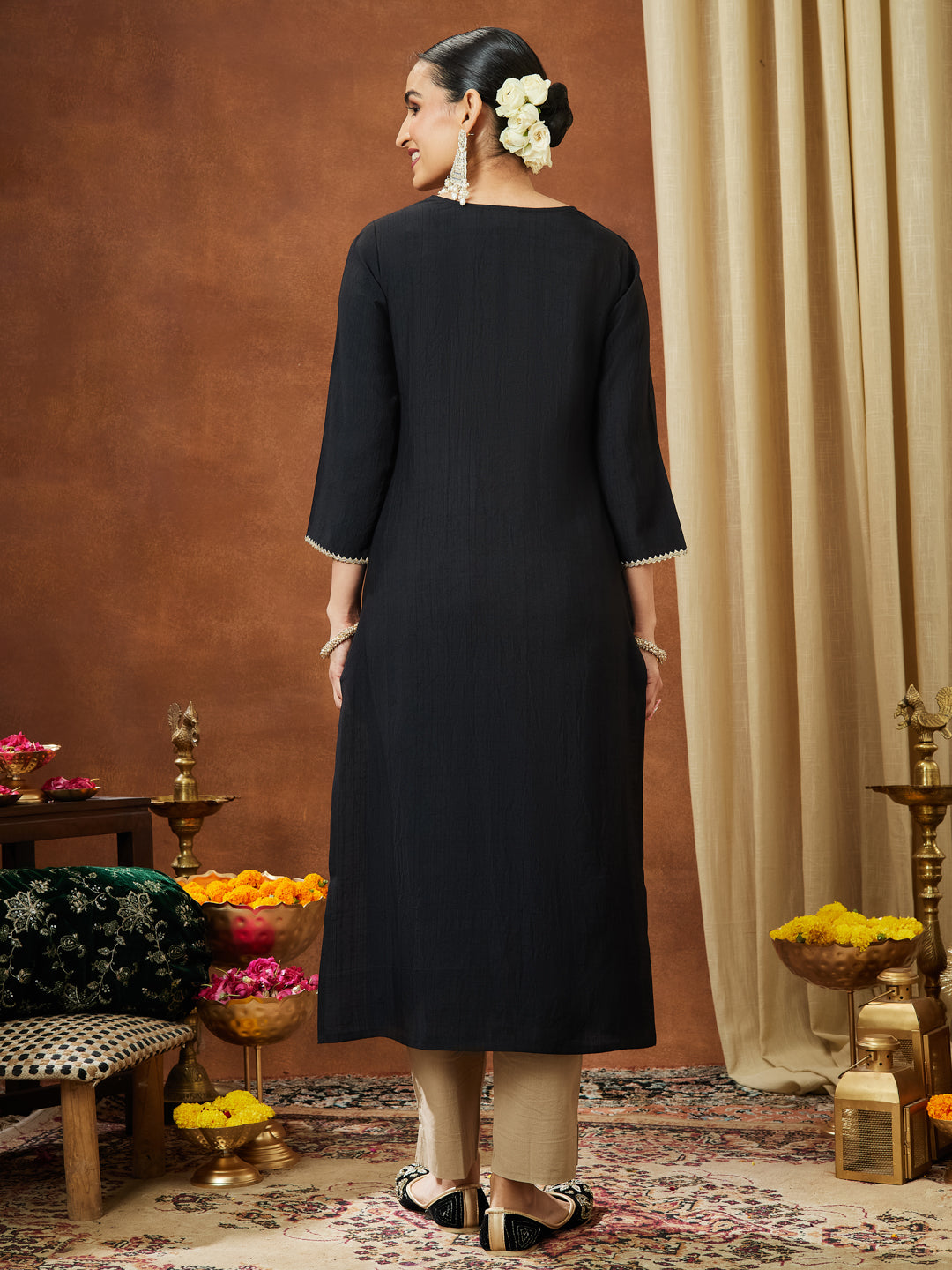 Janasya Women's Black Silk Blend Zari Yoke Embroidered Straight Kurta