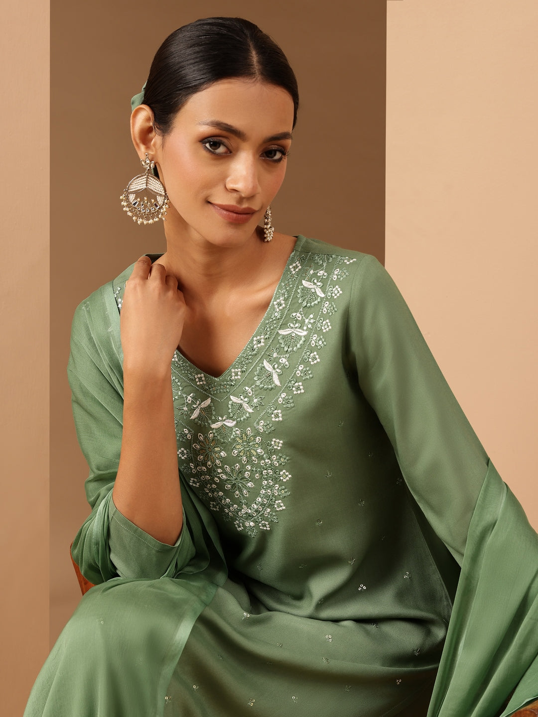 Janasya Women's Green Rayon Embroidery Straight Kurta Set