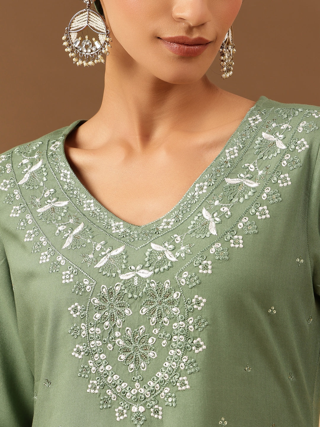 Janasya Women's Green Rayon Embroidery Straight Kurta Set