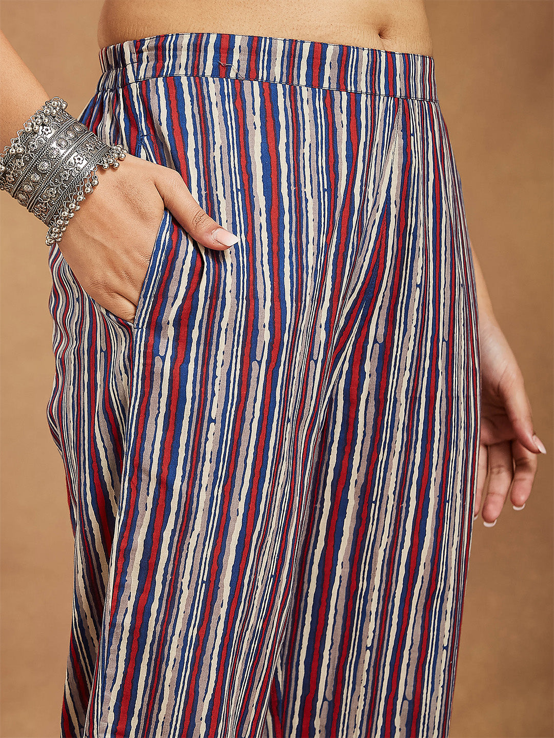 Janasya Women's Blue Pure Cotton Floral Printed Straight Kurta Set