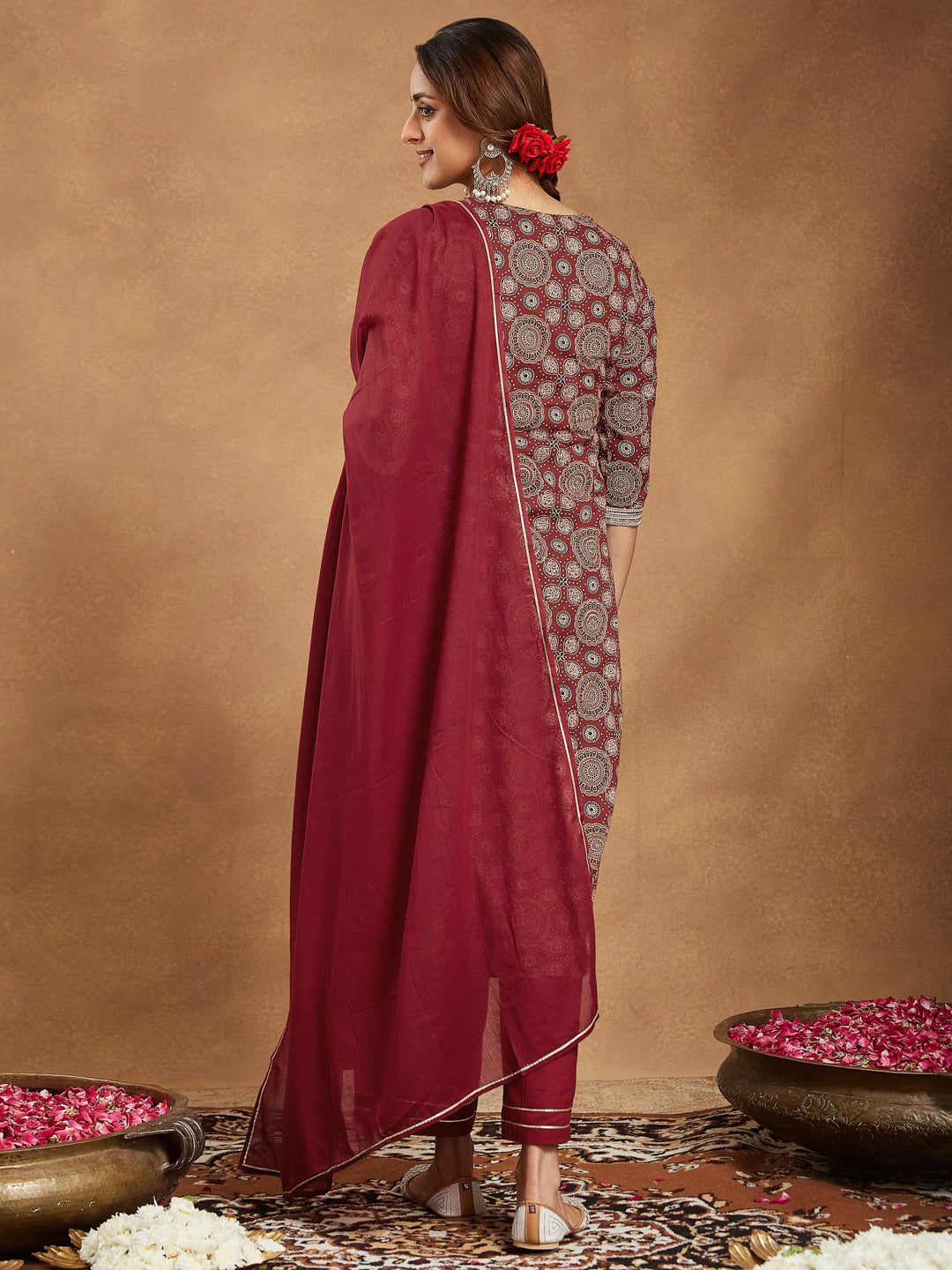 Janasya Women's Maroon Pure Cotton Ethnic Motifs Printed Straight Kurta Set