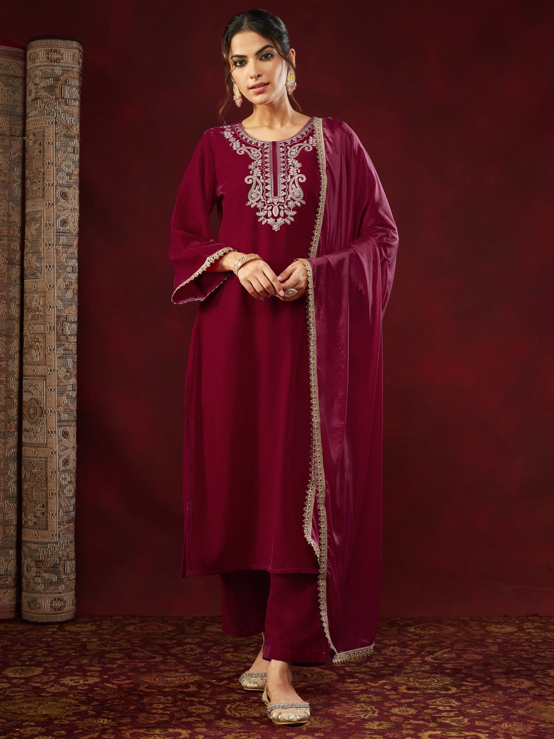 Janasya Women's Pink Velvet Zari Yoke Embroidered Straight Kurta Set