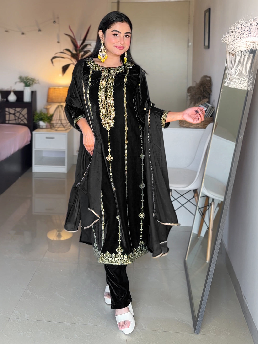 Janasya Women's Black Velvet Gold Foil Printed Straight Kurta Set