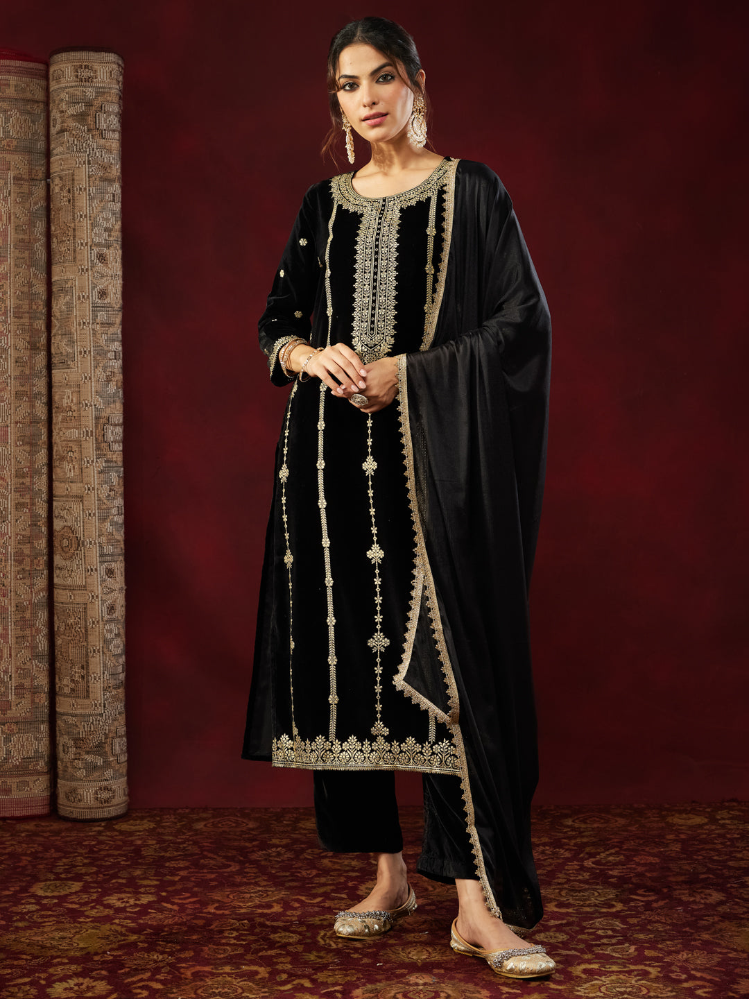 Janasya Women's Black Velvet Gold Foil Printed Straight Kurta Set