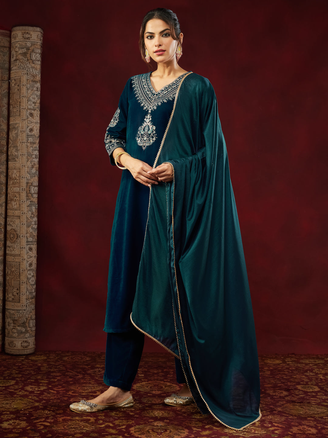 Janasya Women's Teal Blue Velvet Zari Embroidered Straight Kurta Set