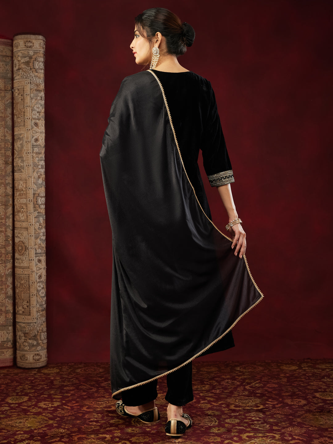 Janasya Women's Black Velvet Zari Embroidered Straight Kurta Set