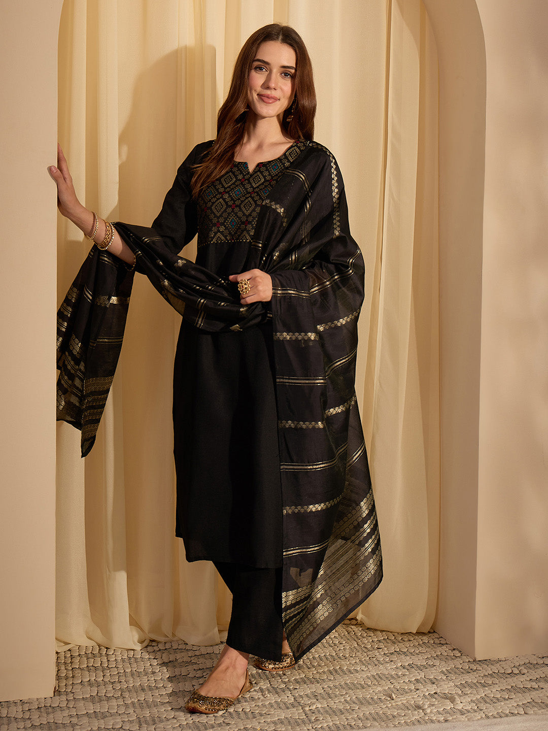 Janasya Women's Black Cotton Blend Yoke Design Straight Kurta Set with Jacquard Dupatta