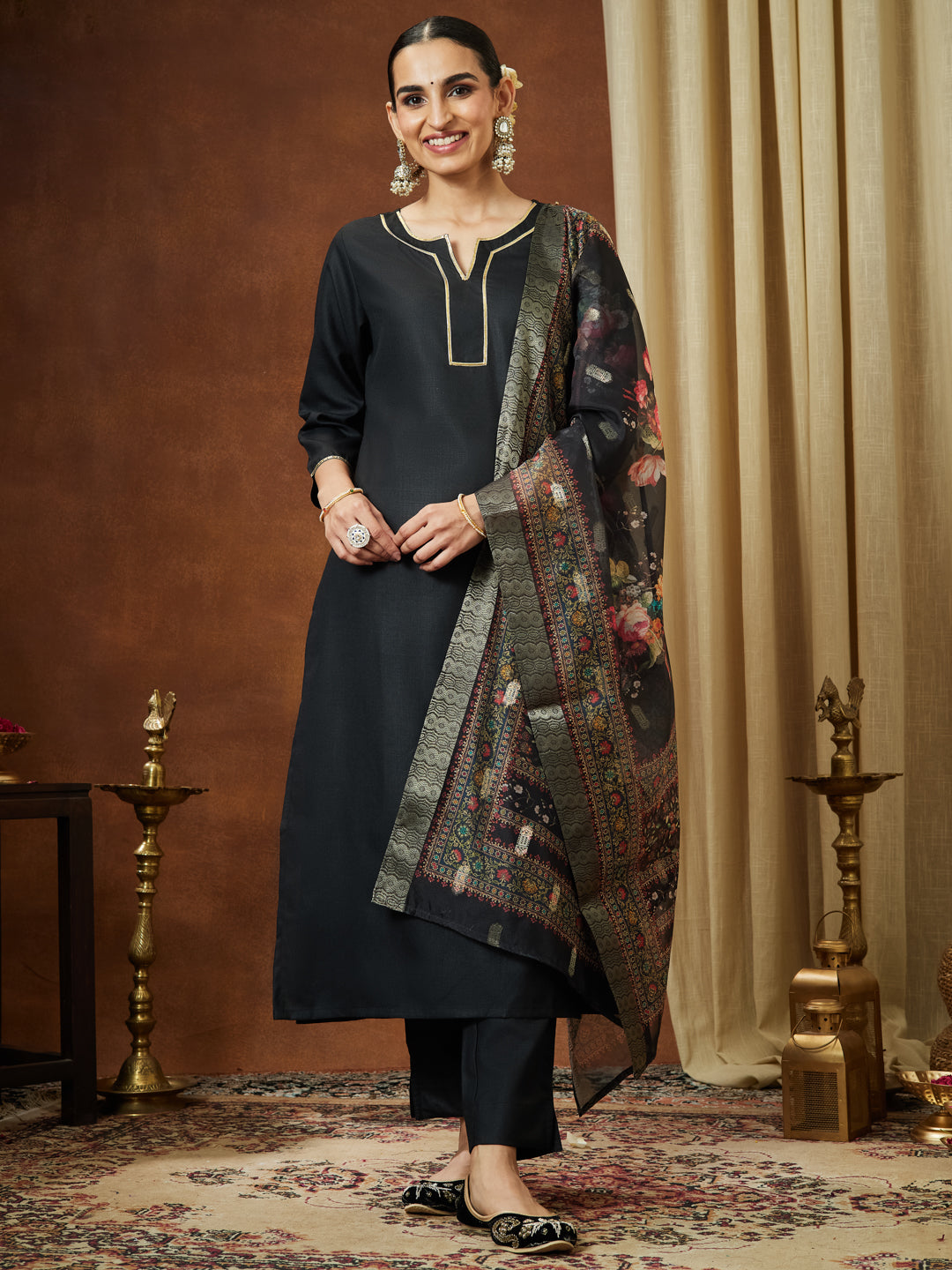 Janasya Women's Black Cotton Blend Yoke Design Straight Kurta Set