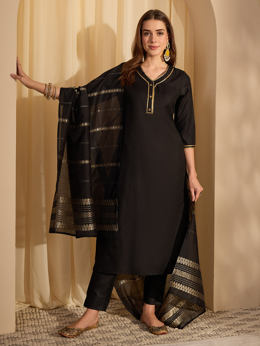 Janasya Women's Black Cotton Blend Yoke Design Straight Kurta Set with Jacquard Dupatta