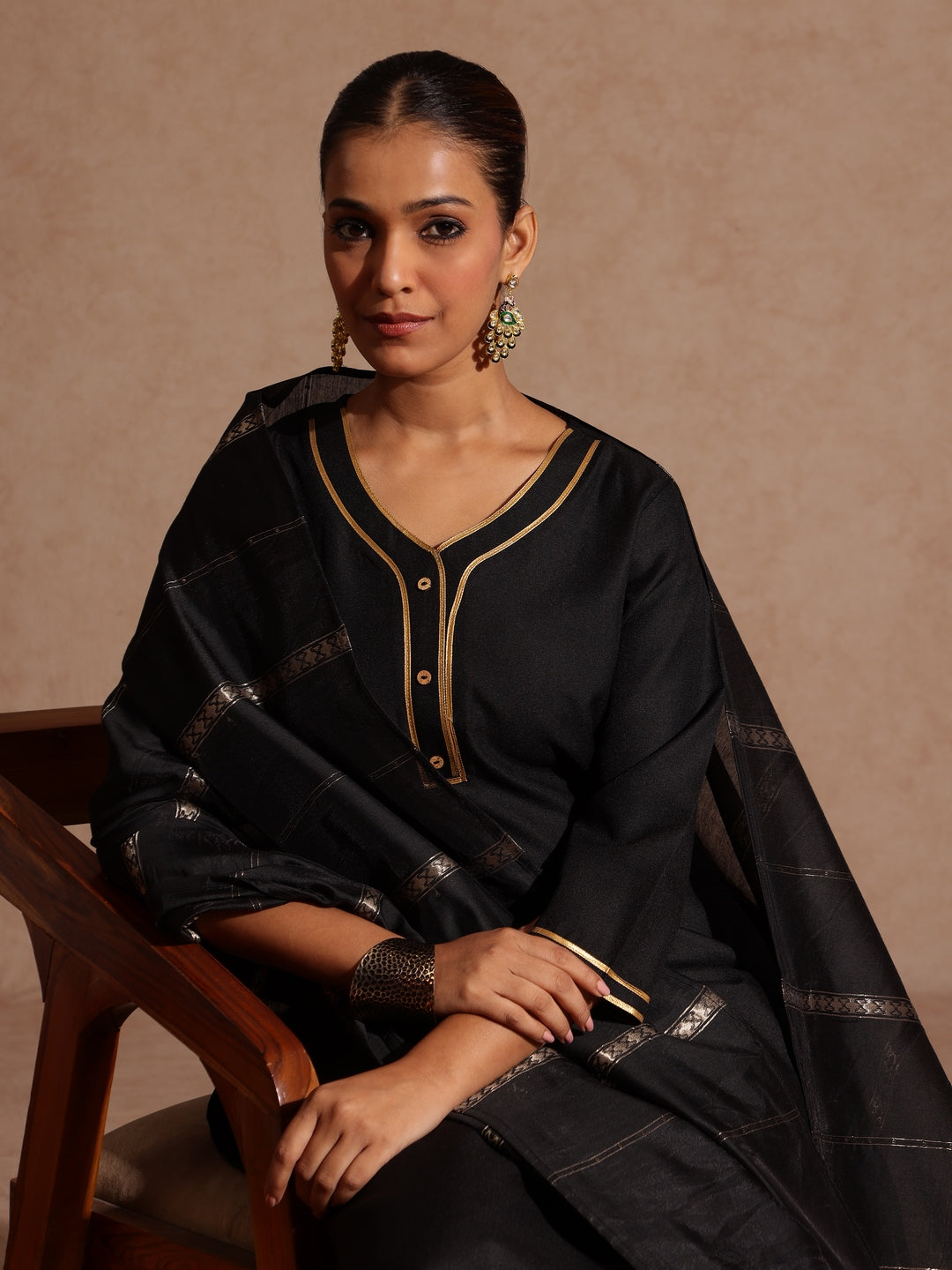 Janasya Women's Black Cotton Blend Yoke Design Straight Kurta Set