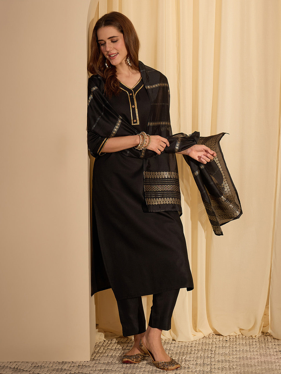 Janasya Women's Black Cotton Blend Yoke Design Straight Kurta Set with Jacquard Dupatta