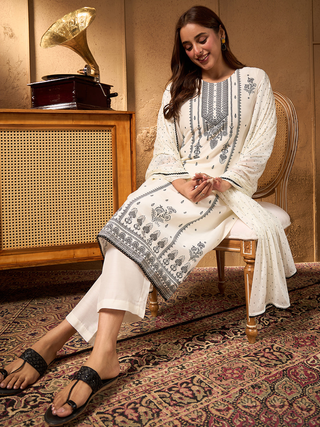 Janasya Women's White Silk Blend Floral Printed Straight Kurta Set
