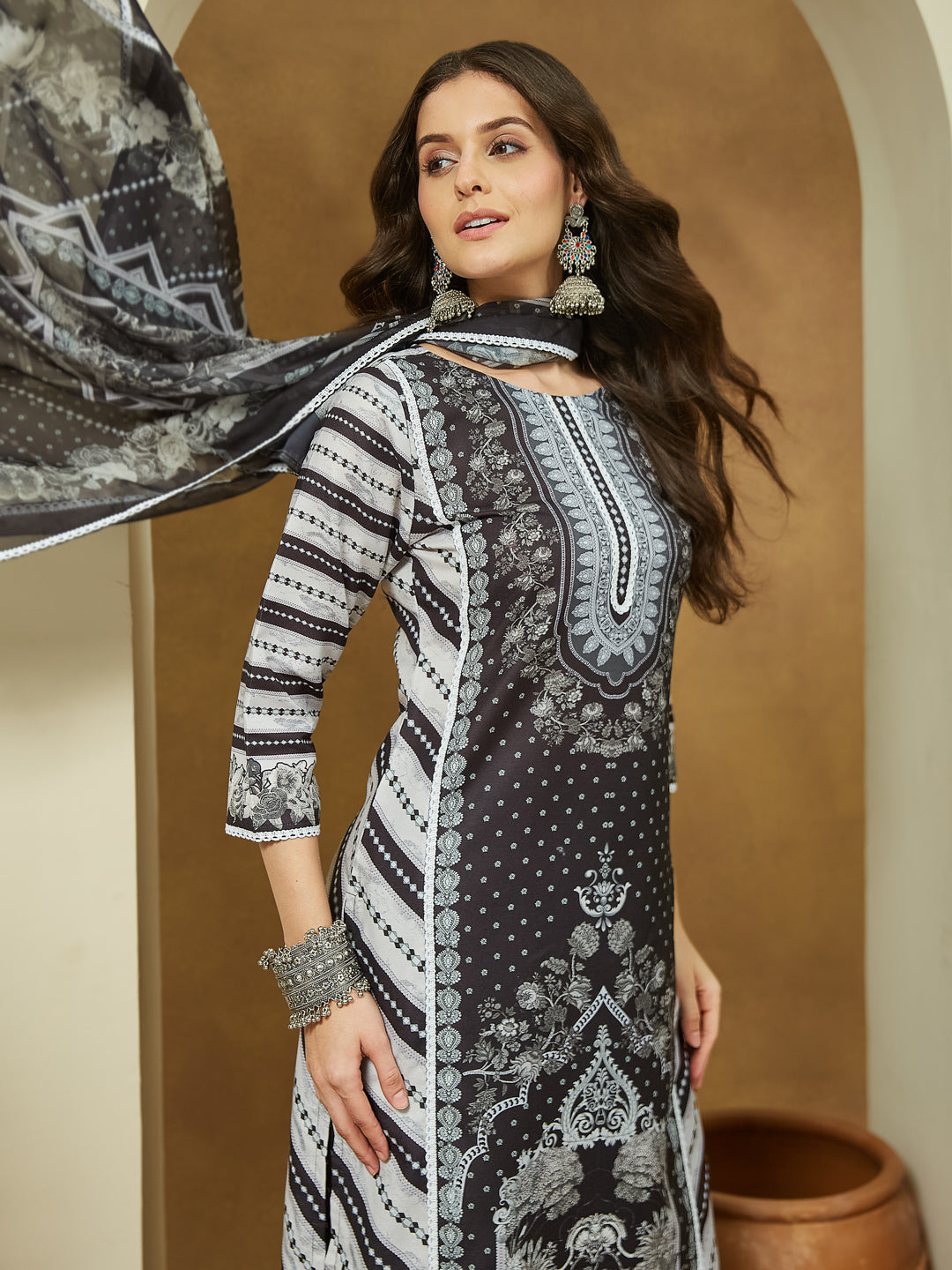 Janasya Women's Black Cotton Blend Floral Printed Straight Kurta Set