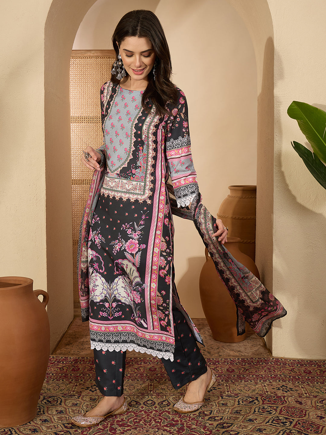 Janasya Women's Black Cotton Blend Floral Printed Straight Kurta Set