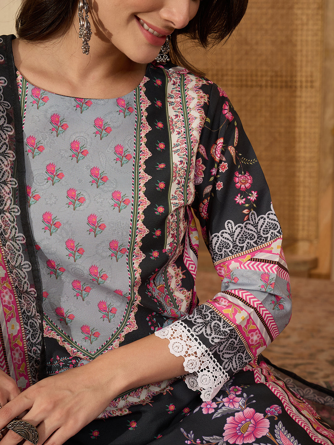 Janasya Women's Black Cotton Blend Floral Printed Straight Kurta Set