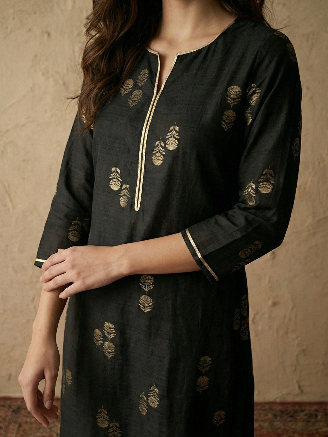 Janasya Women's Black Silk Blend Foil Printed Straight Kurta