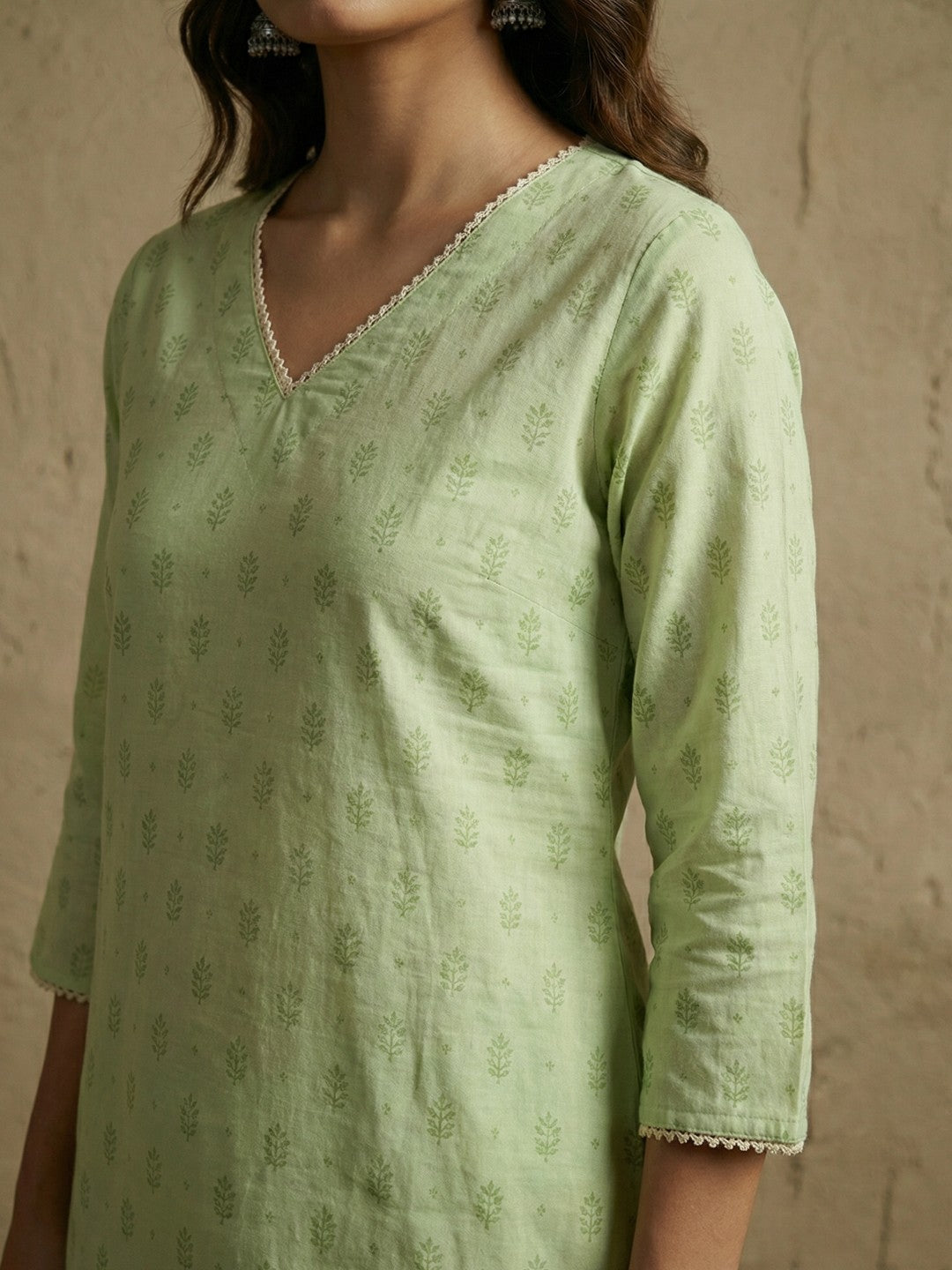 Janasya Women's Mint Green Silk Blend Foil Printed Straight Kurta