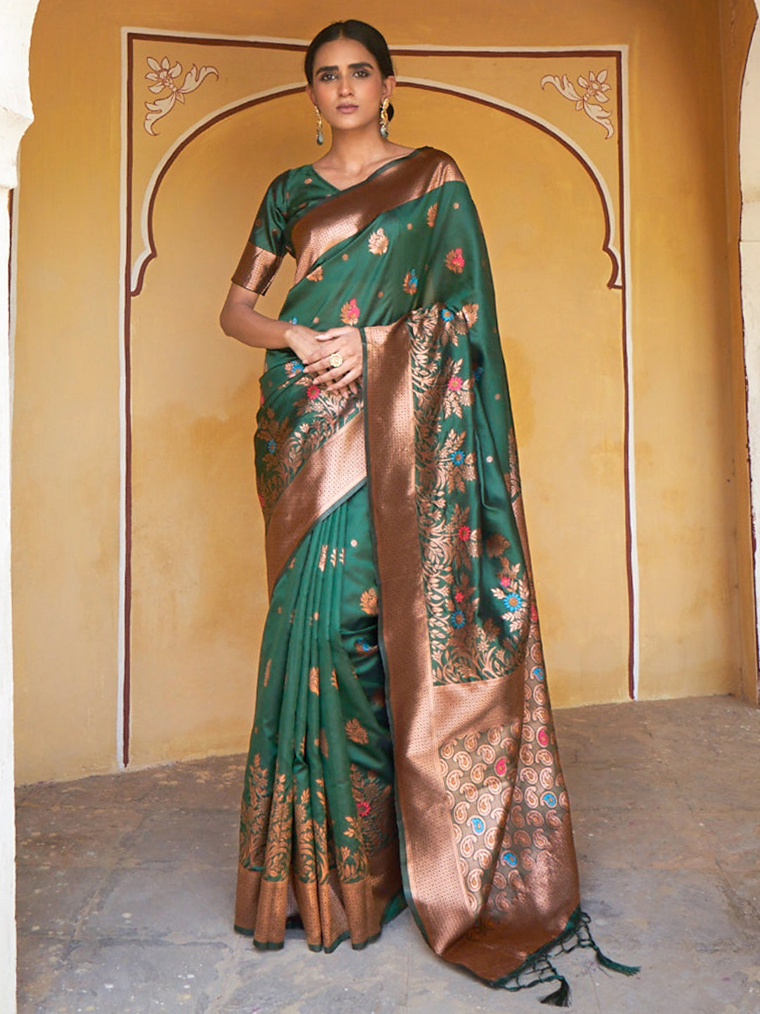 Green Banarasi Silk Woven Dual Tone Floral Design Saree with Unstitched Blouse Piece Janasya