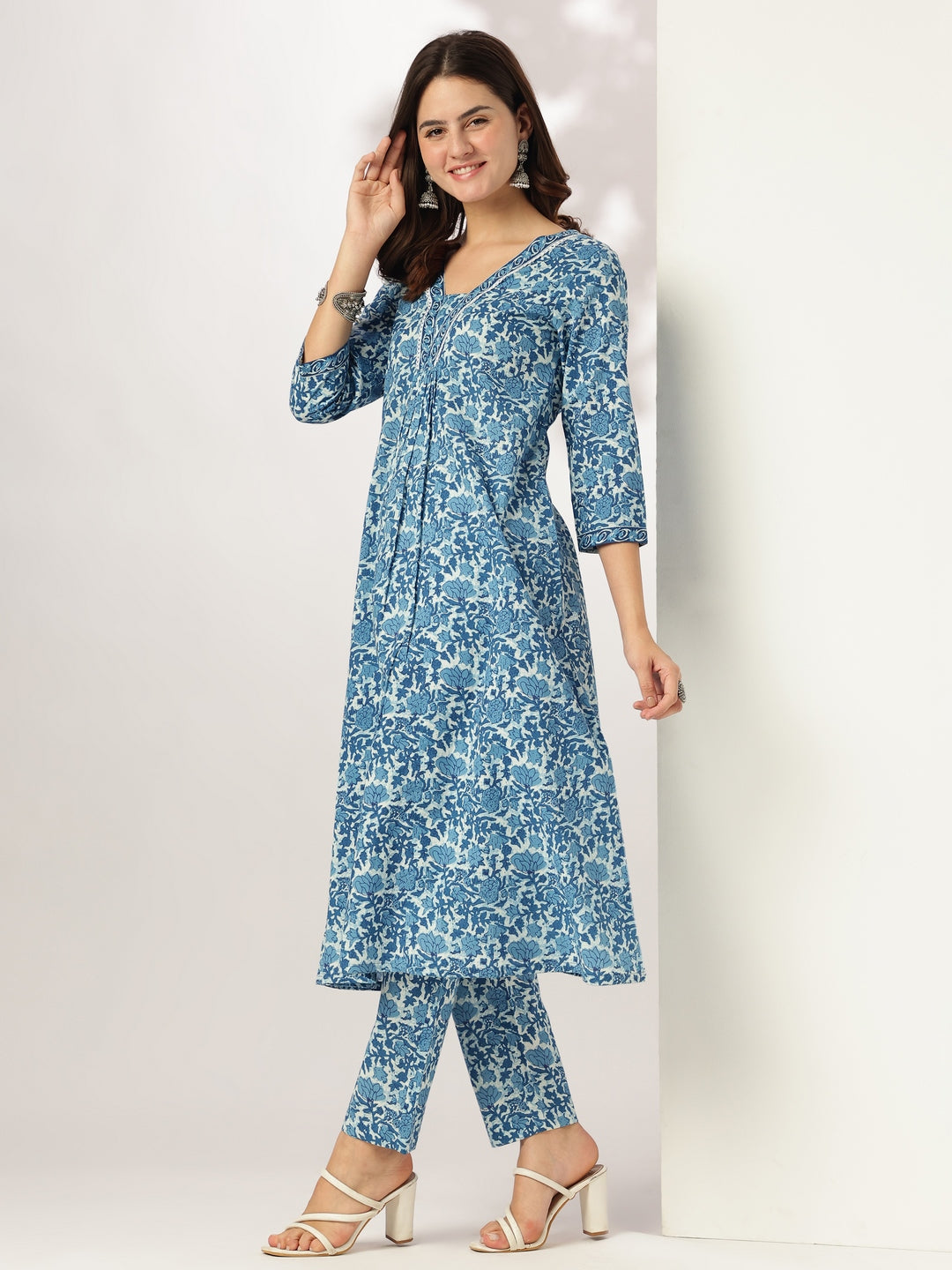 Janasya Women's Indigo Pure Cotton Floral Printed A-line Kurta Pant Set