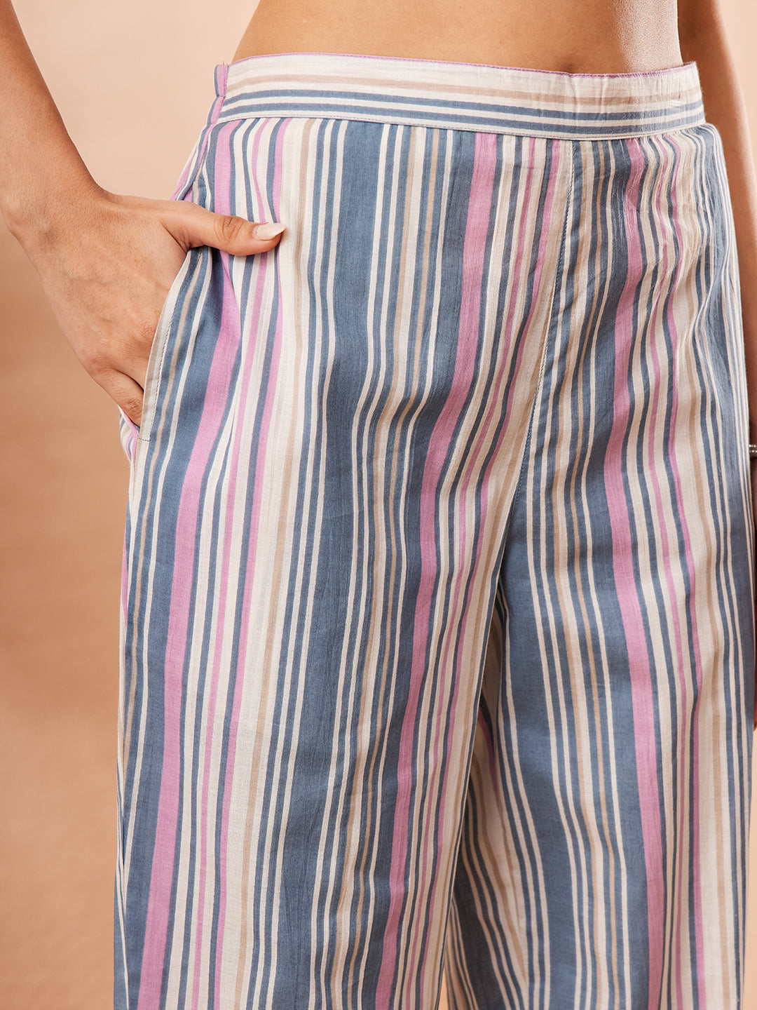 Janasya Women's Grey Pure Cotton Floral Printed Straight Kurta With Pant Set