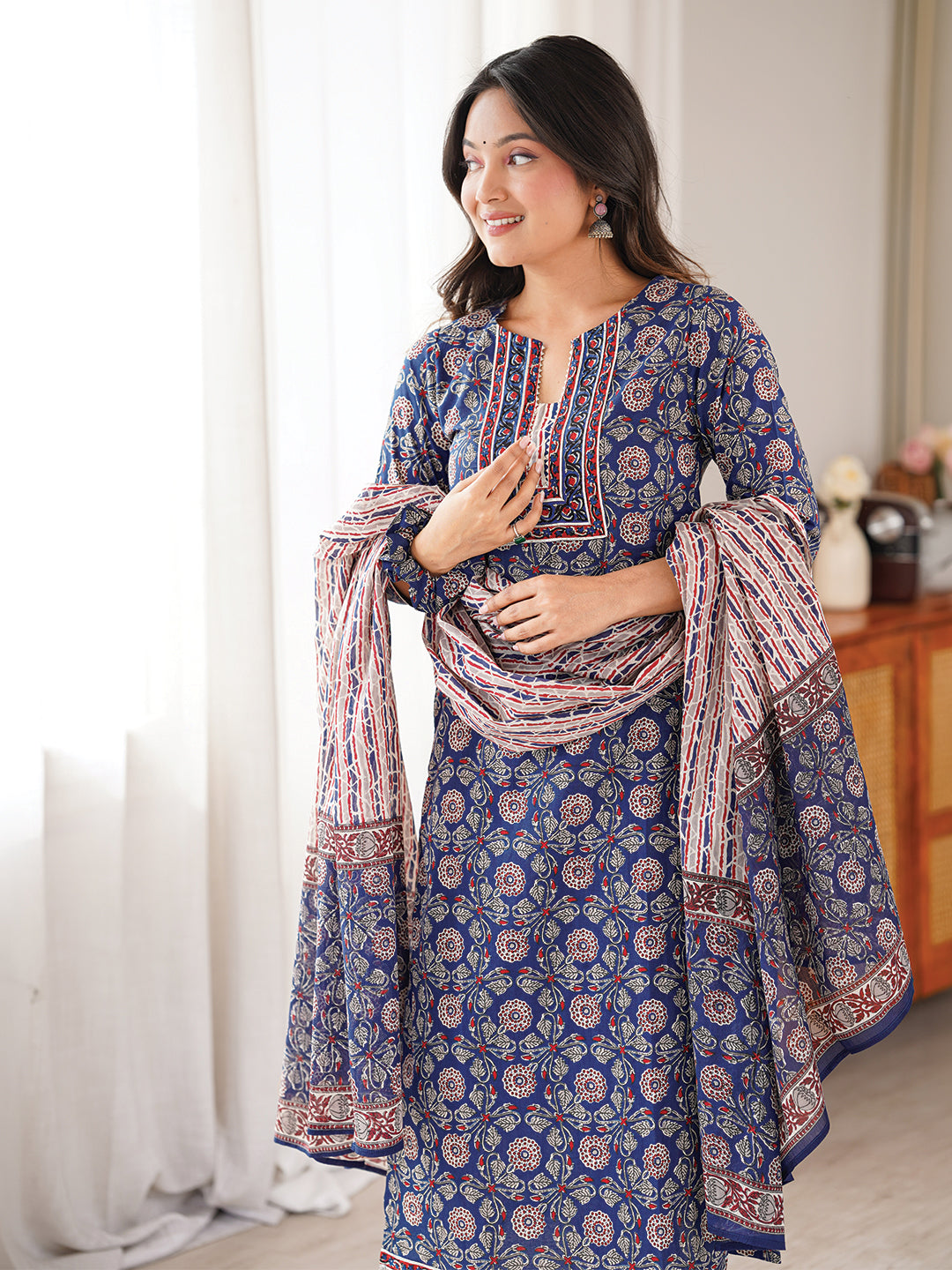 Janasya Women's Blue Pure Cotton Floral Printed Straight Kurta Set