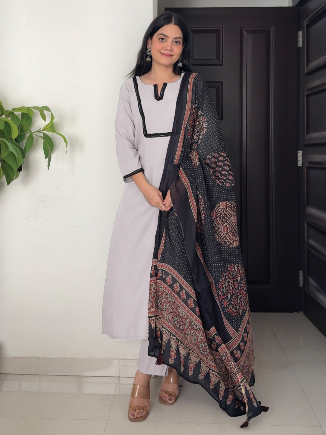 Janasya Women's Grey Rayon Solid Straight Kurta Set