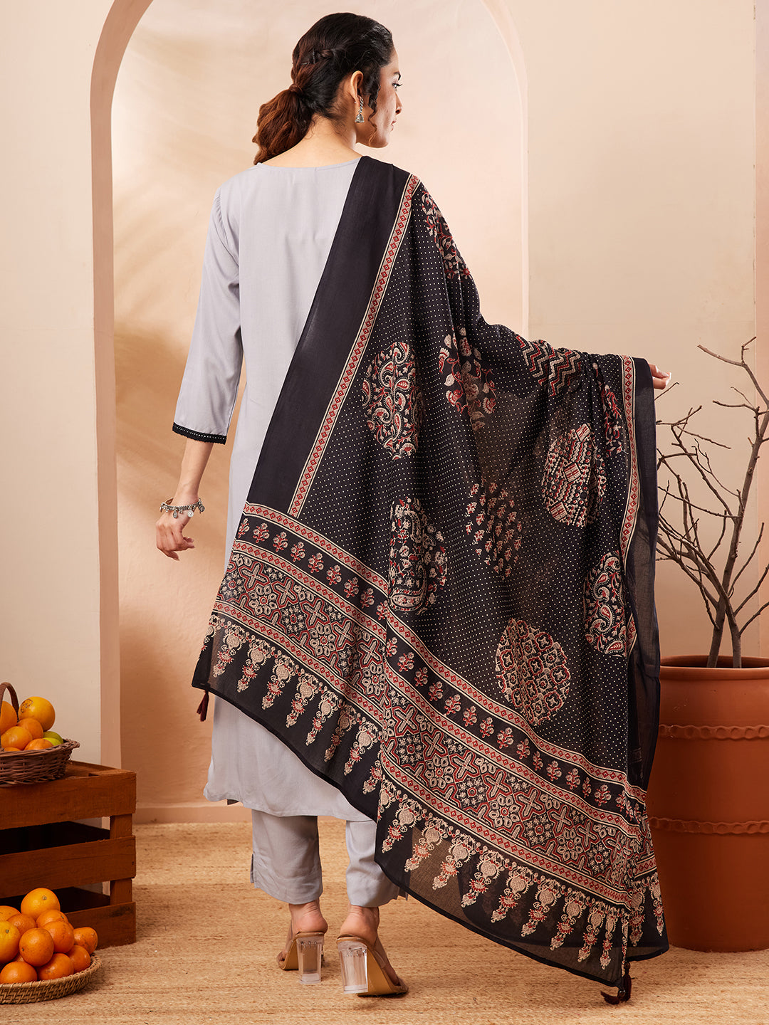 Janasya Women's Grey Rayon Solid Straight Kurta Set