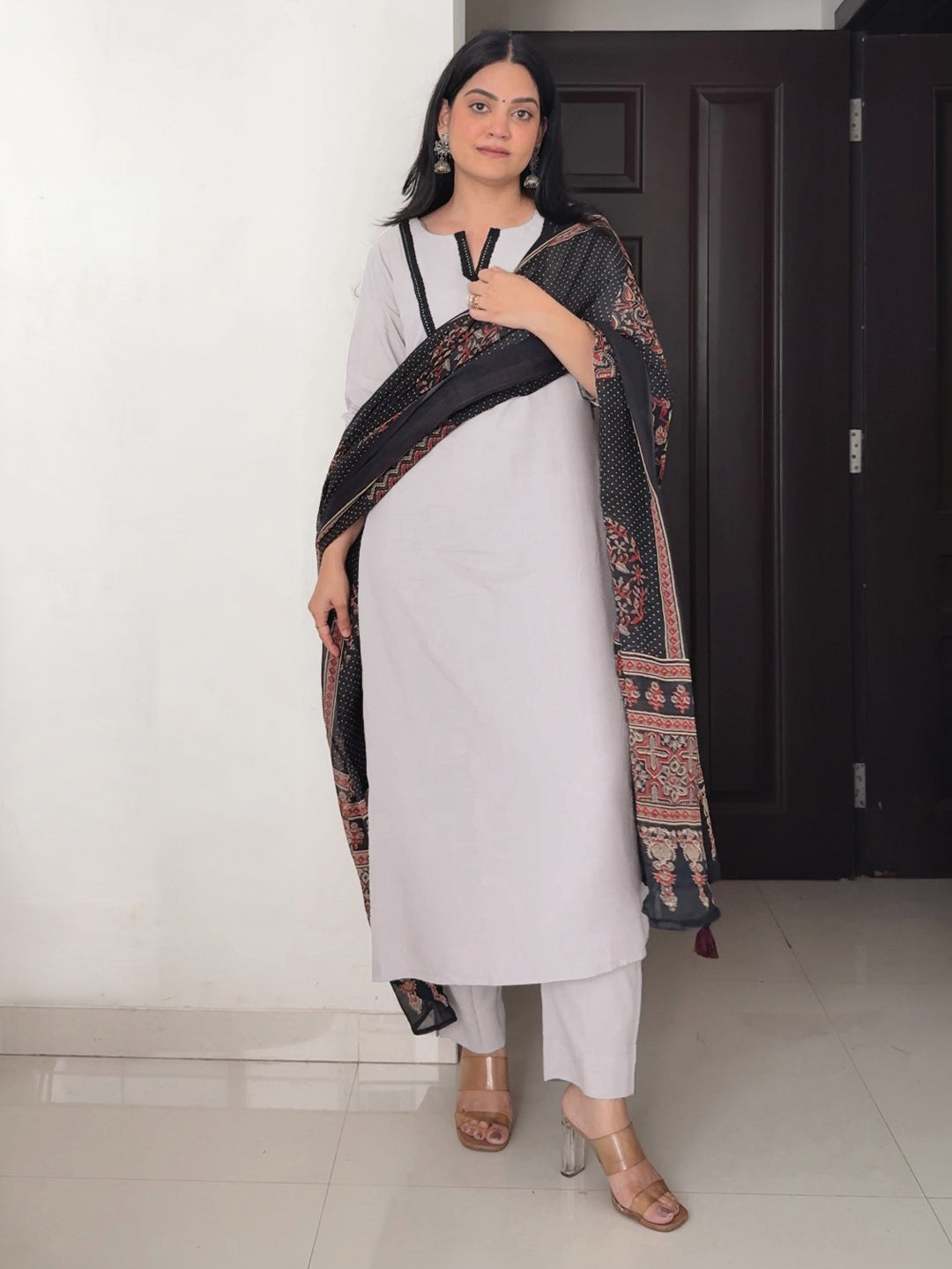 Janasya Women's Grey Rayon Solid Straight Kurta Set