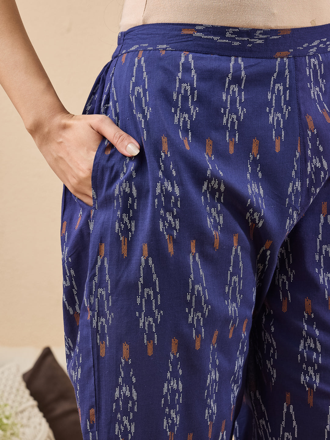 Janasya Women's Navy Blue Pure Cotton Ikkat Printed Straight Kurta Set