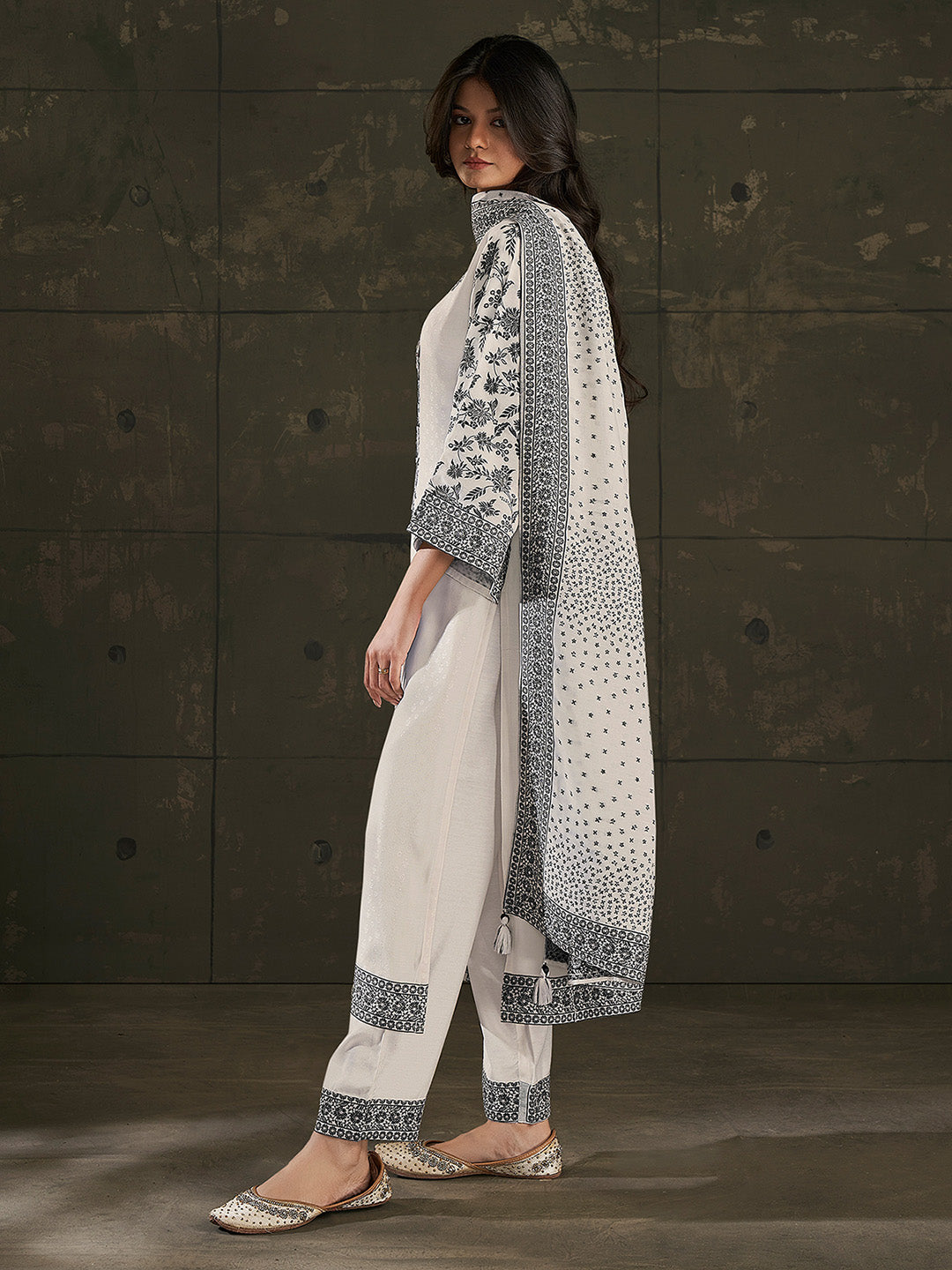 Cream Silk Blend Jacquard Straight Kurta Set