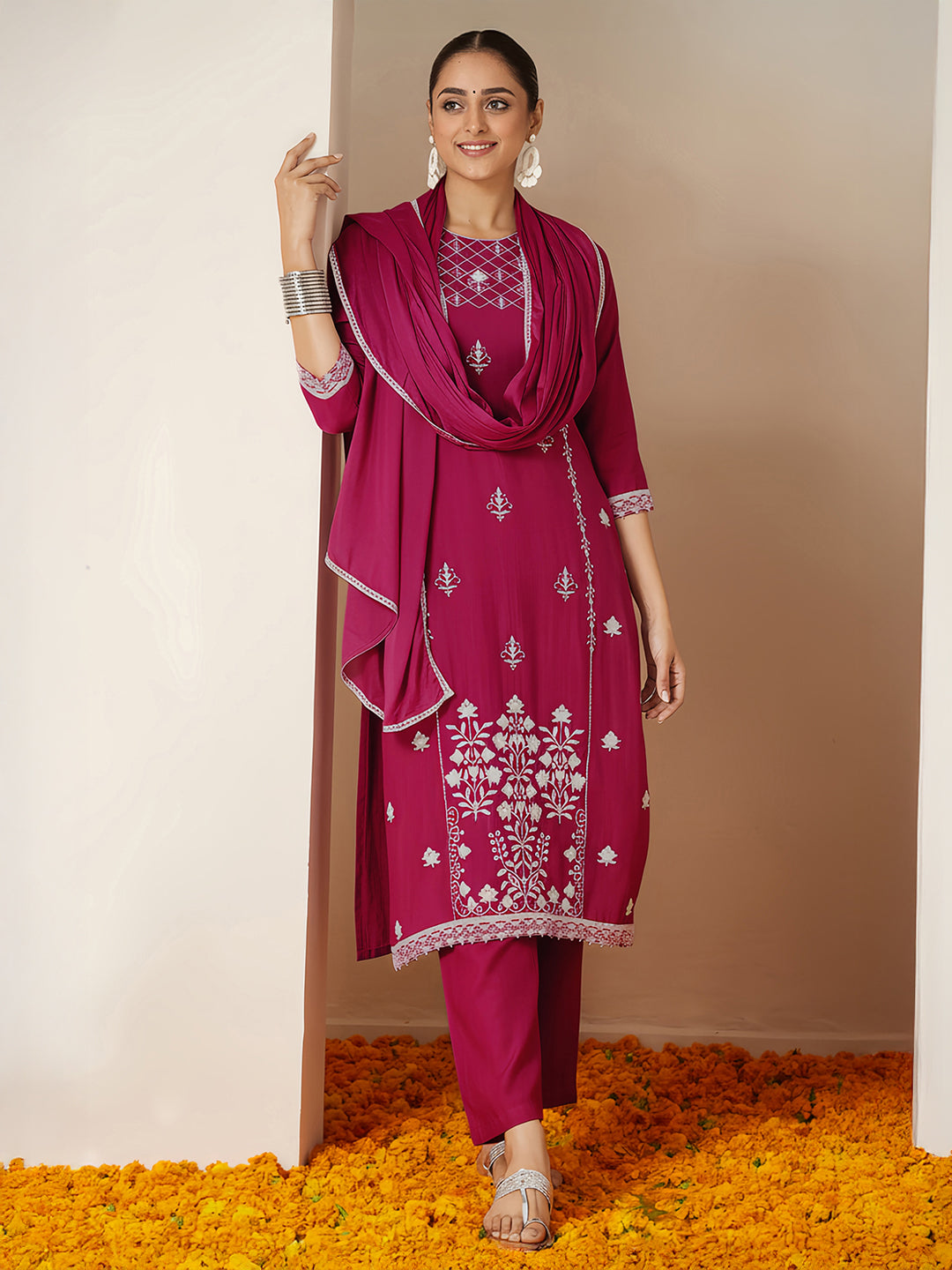 Janasya Women's Pink Silk Blend Embroidered Straight Kurta Set