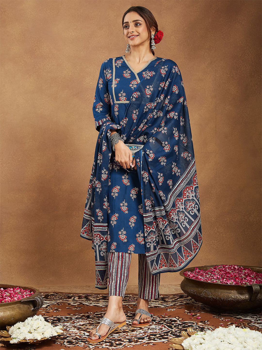 Janasya Women's Blue Pure Cotton Floral Printed Straight Kurta Set
