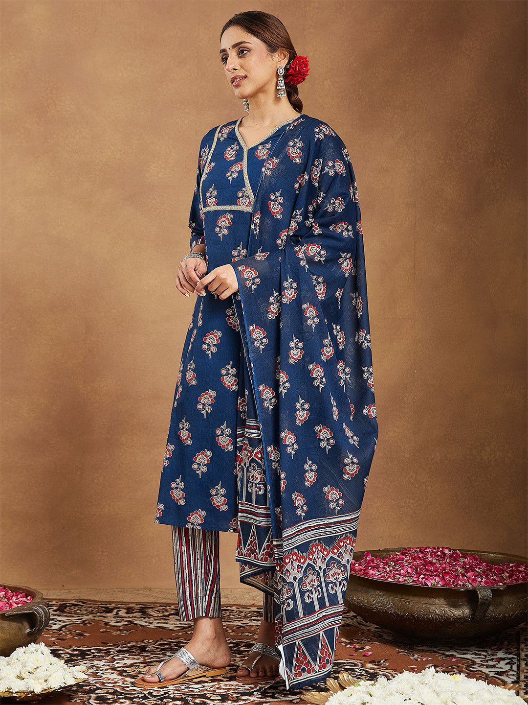 Janasya Women's Blue Pure Cotton Floral Printed Straight Kurta Set