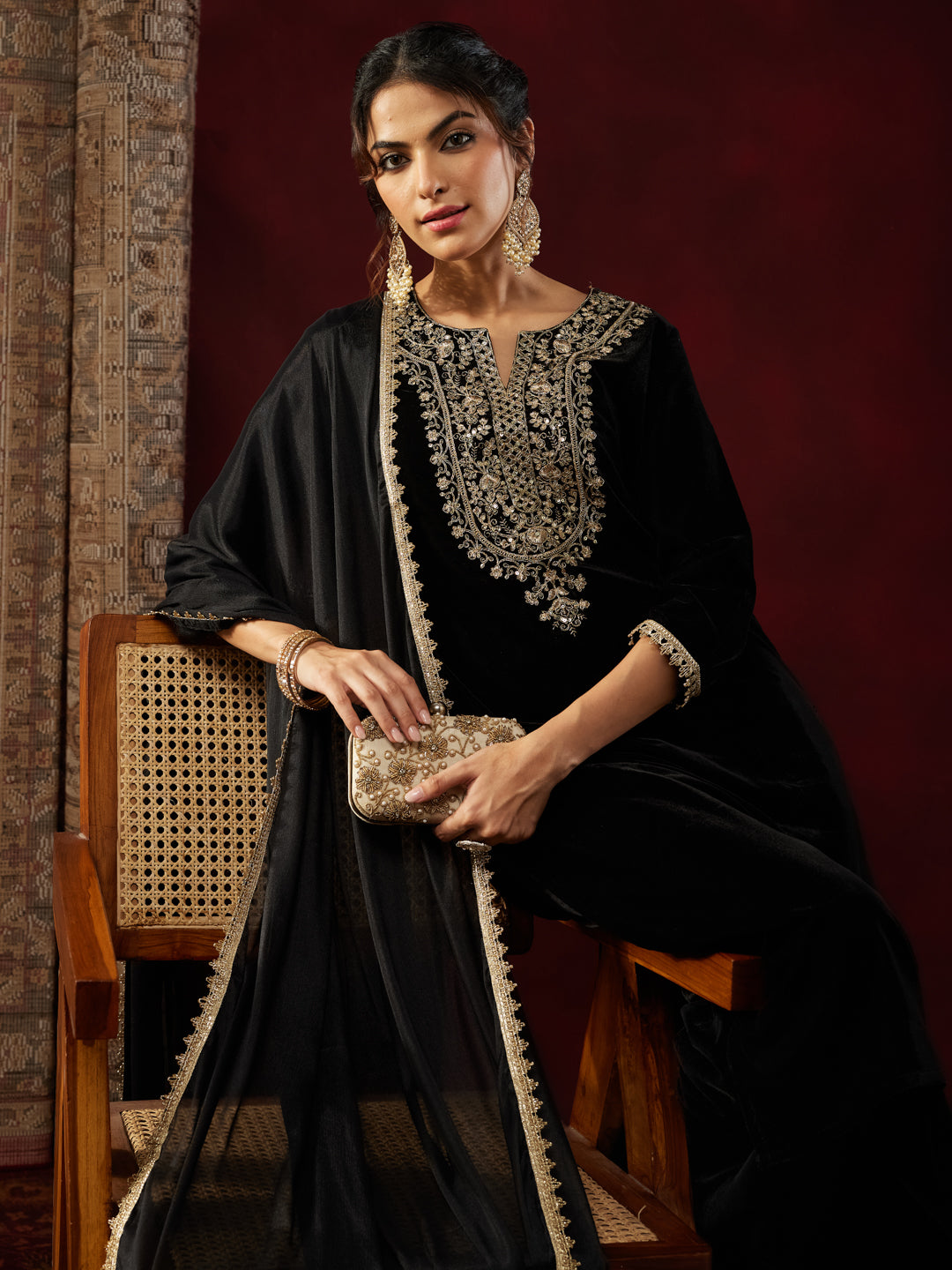Janasya Women's Black Velvet Zari Yoke Embroidered Straight Kurta Set