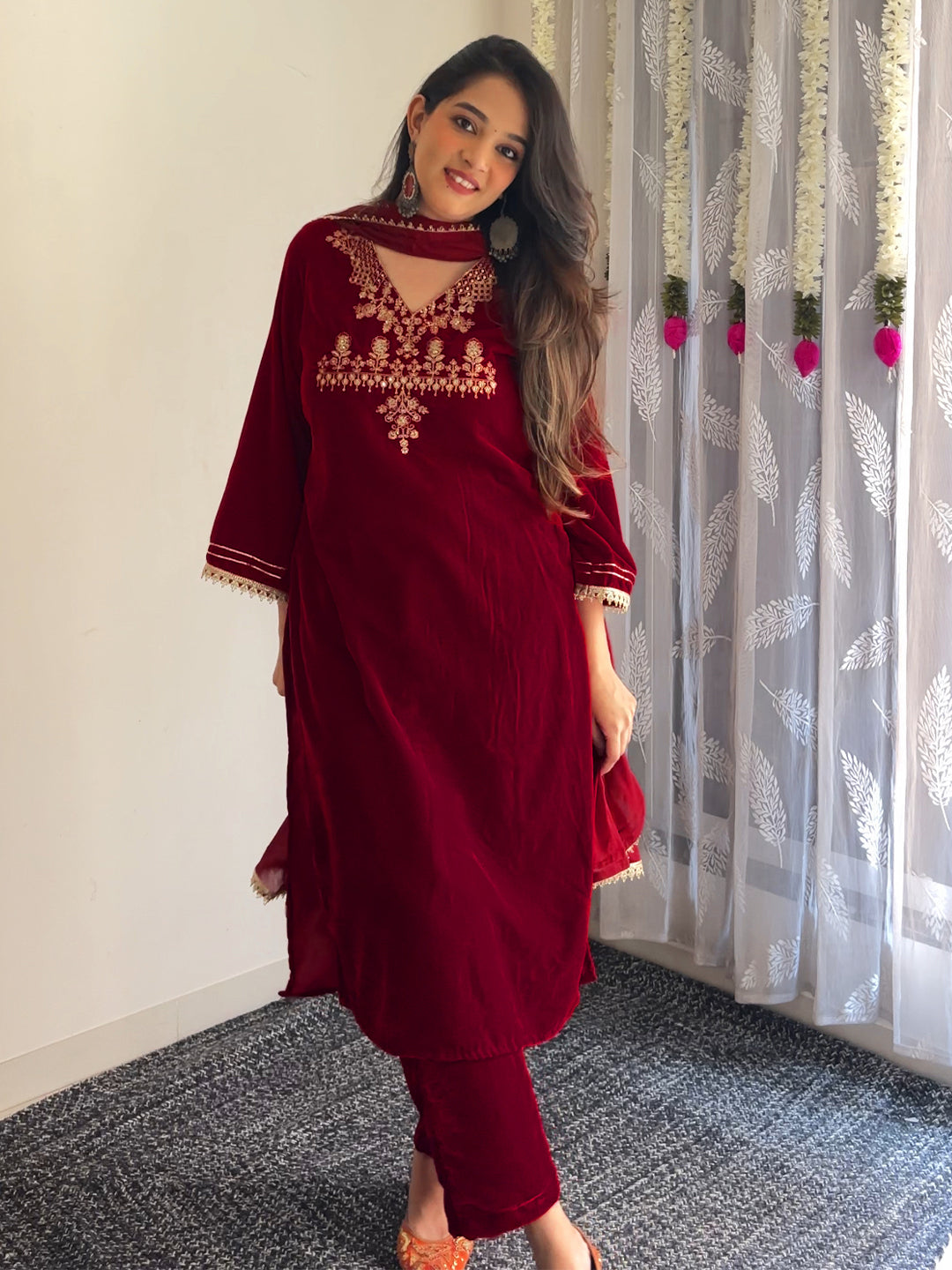 Janasya Women's Red Velvet Zari Yoke Embroidered Straight Kurta Set