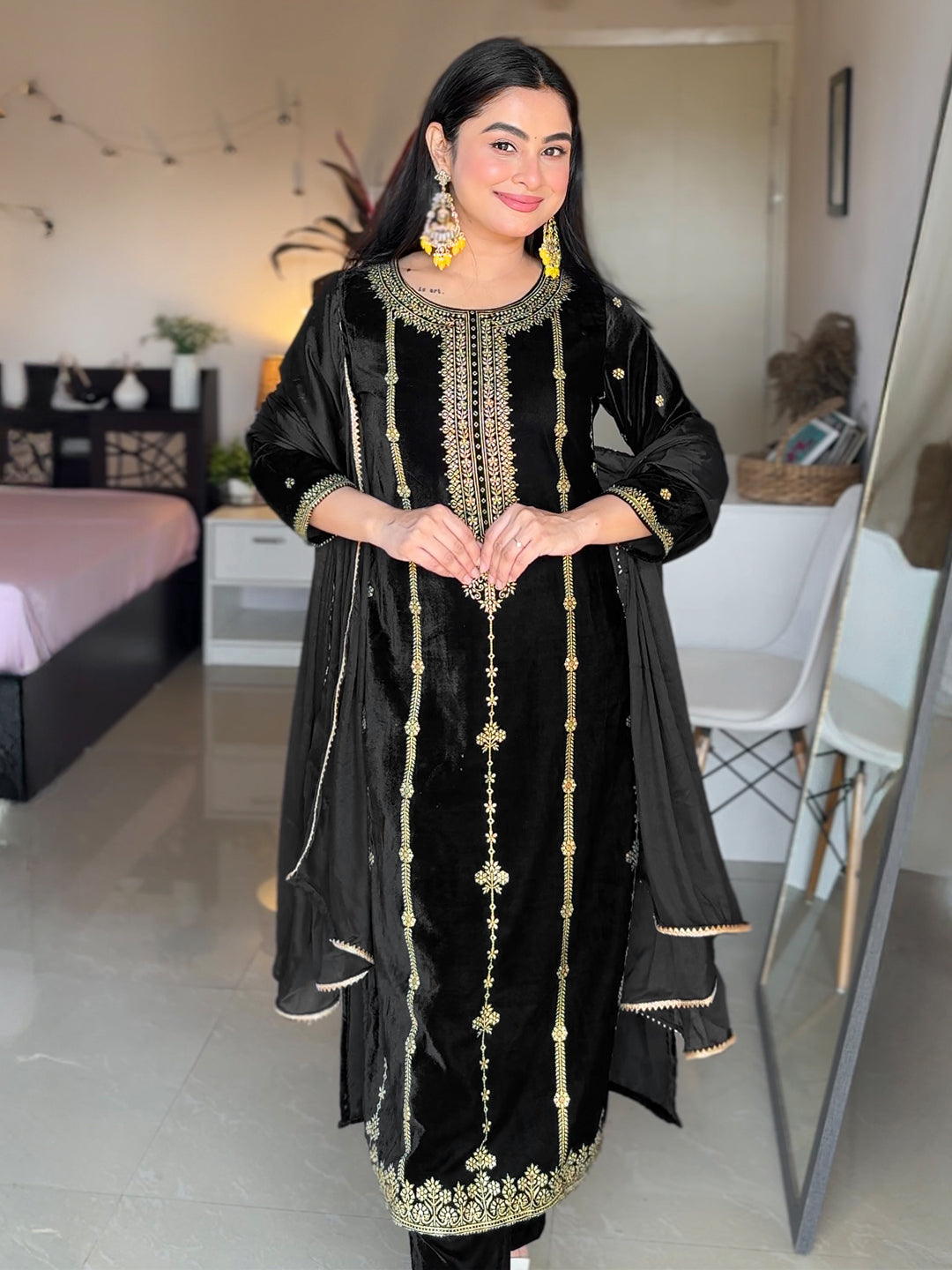 Janasya Women's Black Velvet Gold Foil Printed Straight Kurta Set