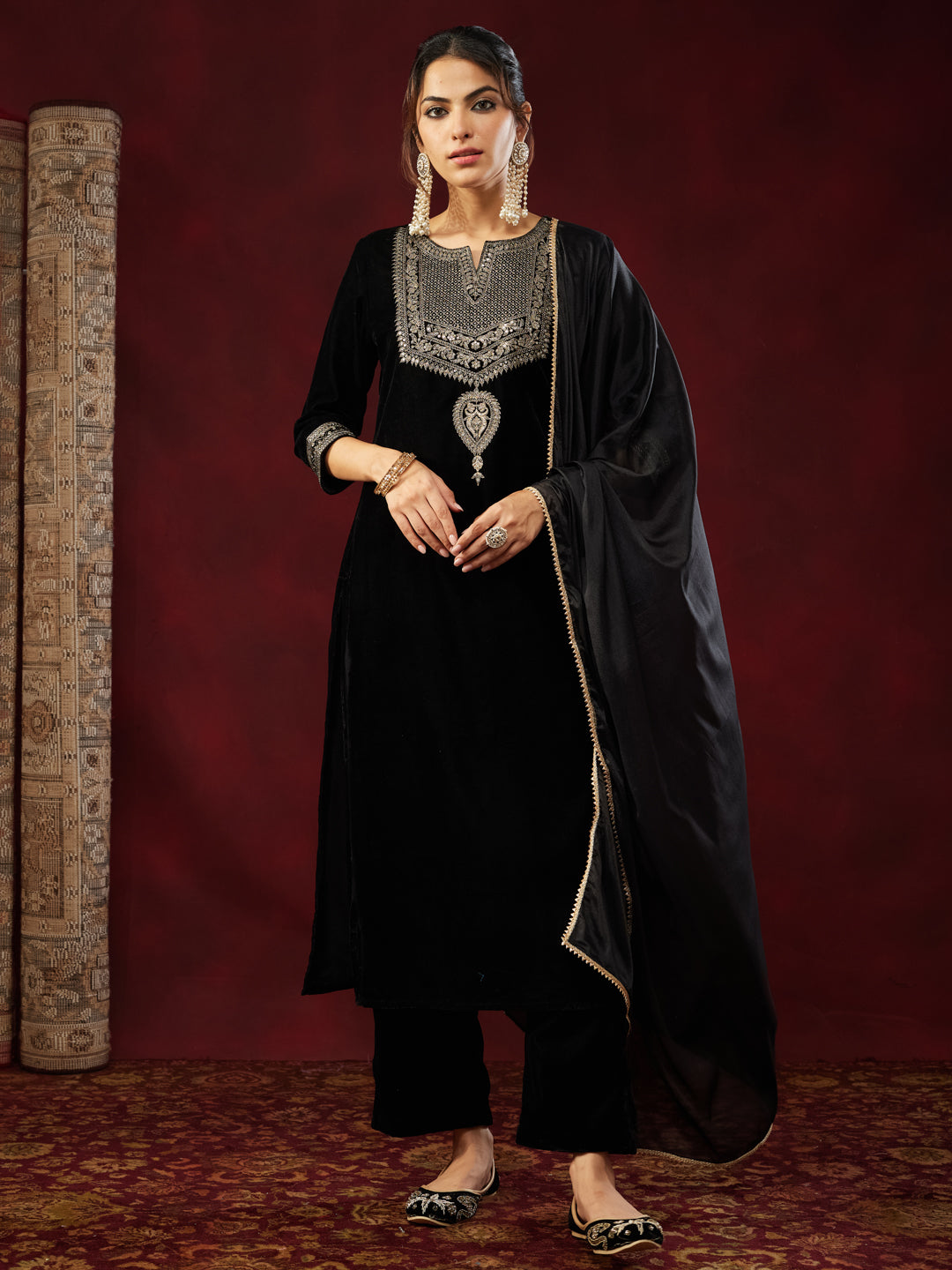 Janasya Women's Black Velvet Zari Embroidered Straight Kurta Set