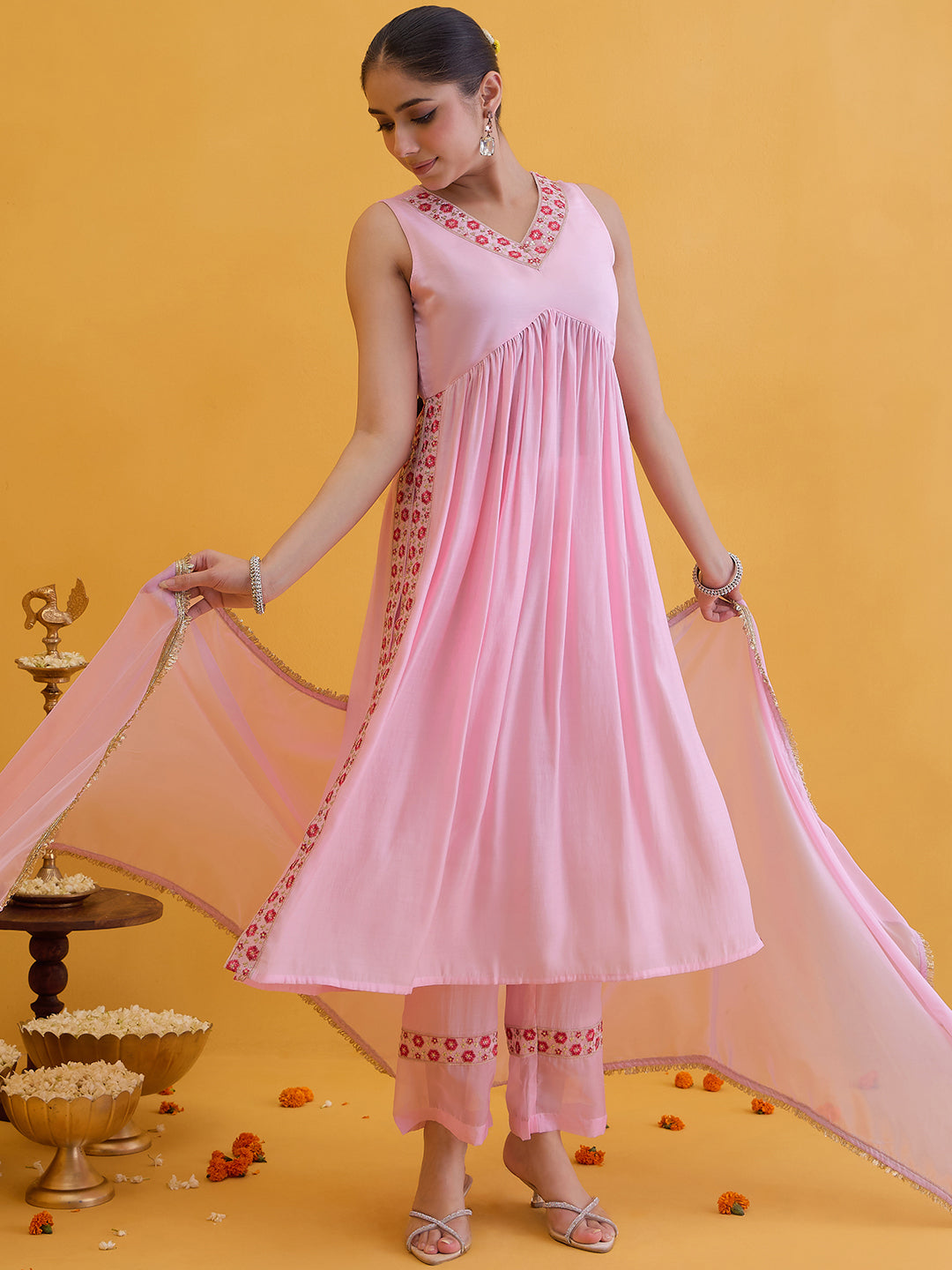 Janasya Women's Baby Pink Chanderi Silk Floral Embroidered Straight Kurta Set