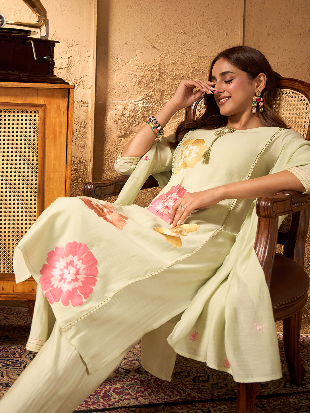 Janasya Women's Mint Green Chanderi Silk Floral Embroidered Straight Kurta Set