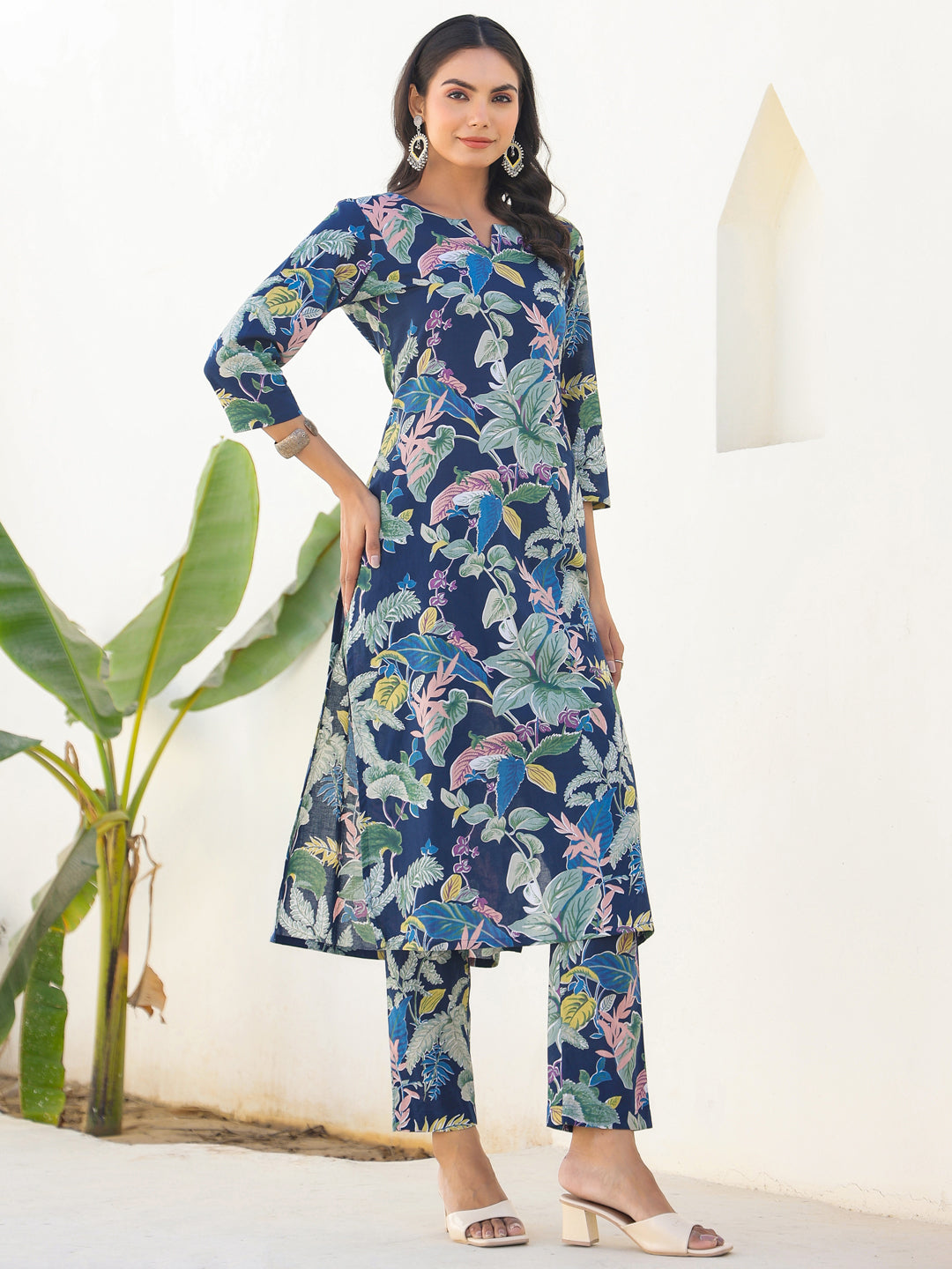 Janasya Women's Navy Blue Pure Cotton Floral Printed Straight Kurta Pant Set